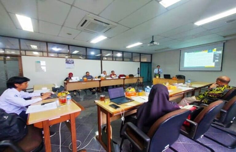 Pj Bupati Barito Selatan Sebagai Penguji Ujian Akhir S3 di UGM