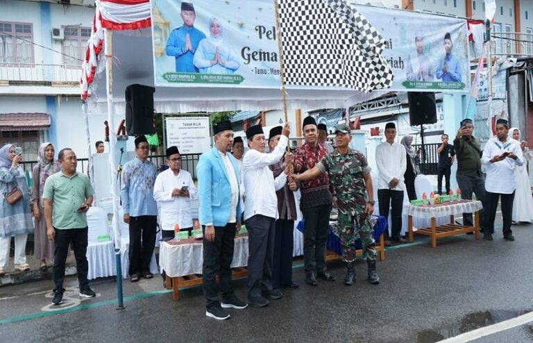 Santriawan dan Santriwati Meriahkan Pawai Gema Tahun Baru Islam 1446 H