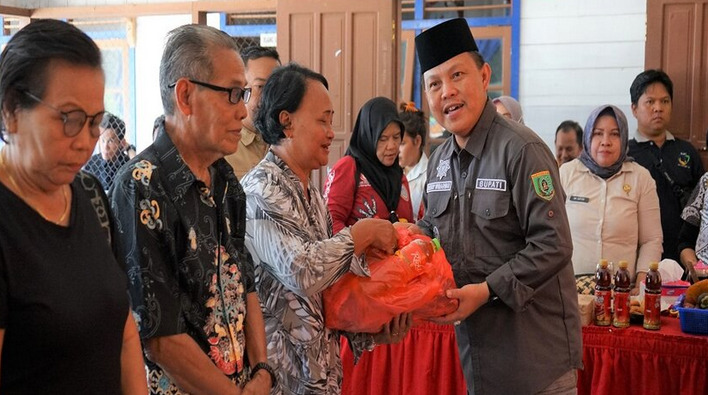 Kunjungan Kerja ke Lima Desa, Pemkab Barsel Salurkan Bantuan untuk Lansia, Ibu Hamil, dan Balita