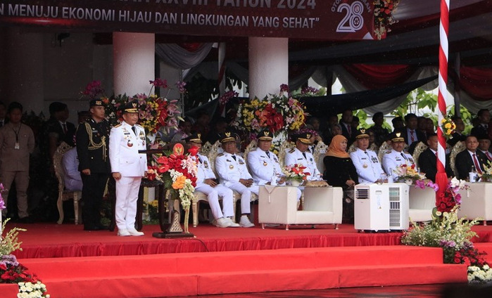 PJ Bupati Barsel Hadiri Puncak Peringatan Hari Otonomi Daerah ke-28 di Surabaya